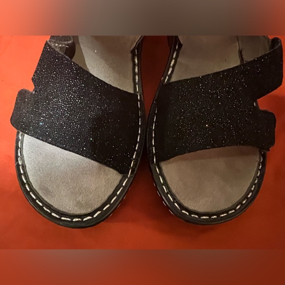 Alegria by PG lite, Glitteroti Glitter Wedge Sandals Black size 39/8.5-9 NWOT - Picture 9 of 11